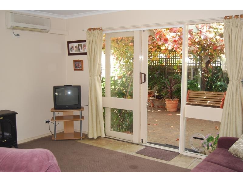 32 Jemmeson Street, Lakes Entrance VIC 3909
