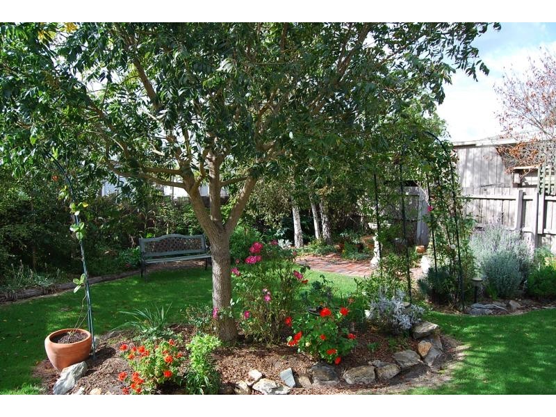 32 Jemmeson Street, Lakes Entrance VIC 3909