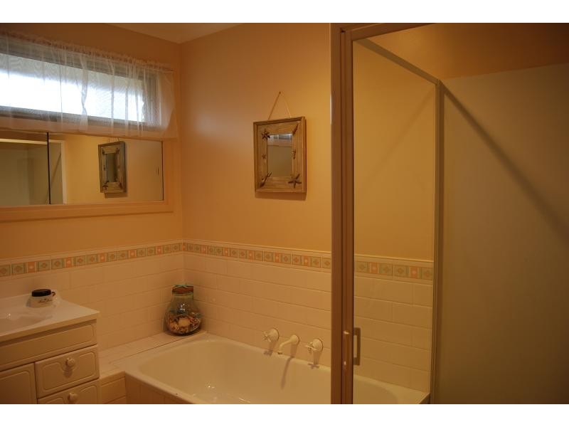 32 Jemmeson Street, Lakes Entrance VIC 3909