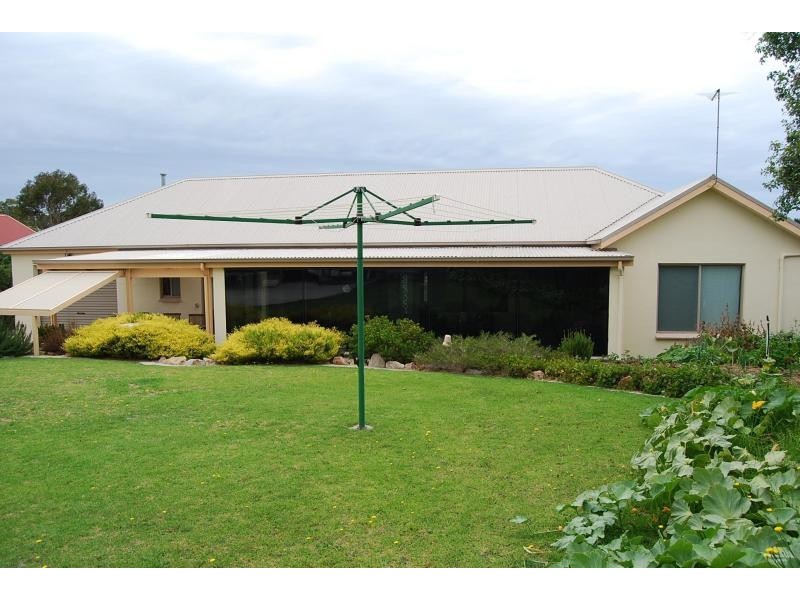 5 Morkham Court, Lakes Entrance VIC 3909