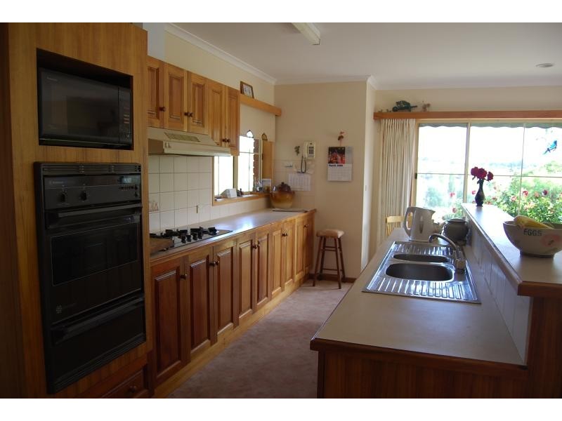 37 McMeekins Road, Swan Reach VIC 3903