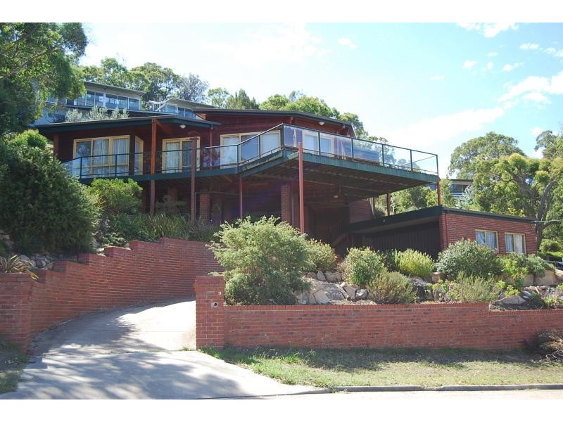 9 Robin Street, Lakes Entrance VIC 3909