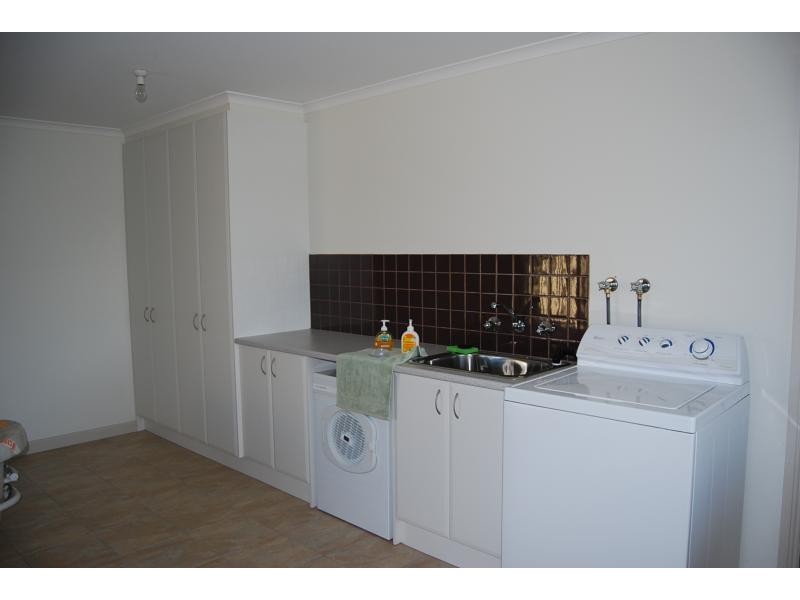 20 John Francis Court, Lakes Entrance VIC 3909