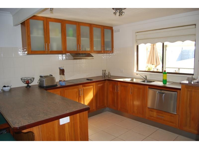 11 Oceanview Parade, Lakes Entrance VIC 3909