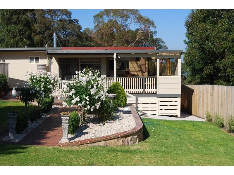 11 Oceanview Parade, Lakes Entrance VIC 3909