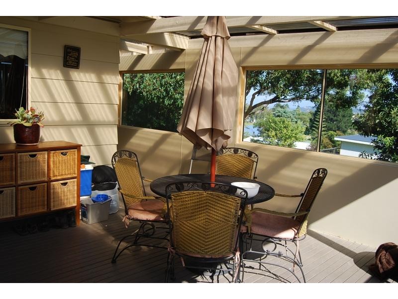 11 Oceanview Parade, Lakes Entrance VIC 3909