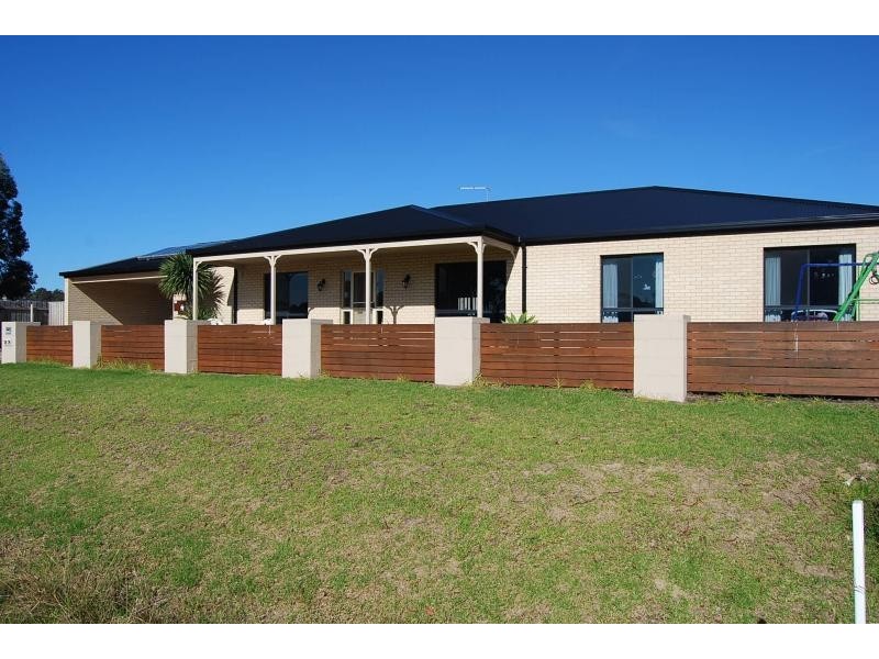 74-76 Albatross Road, Lakes Entrance VIC 3909