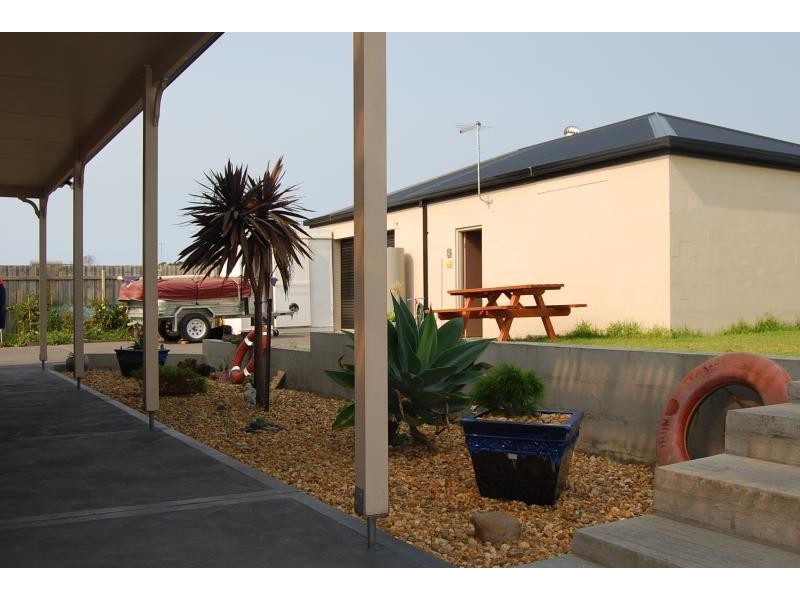 74-76 Albatross Road, Lakes Entrance VIC 3909