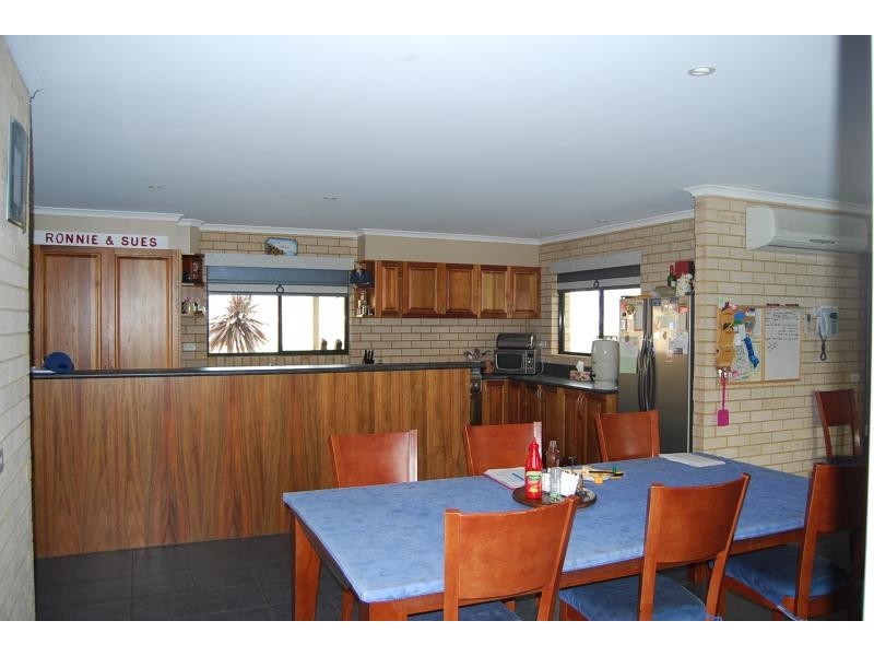 74-76 Albatross Road, Lakes Entrance VIC 3909