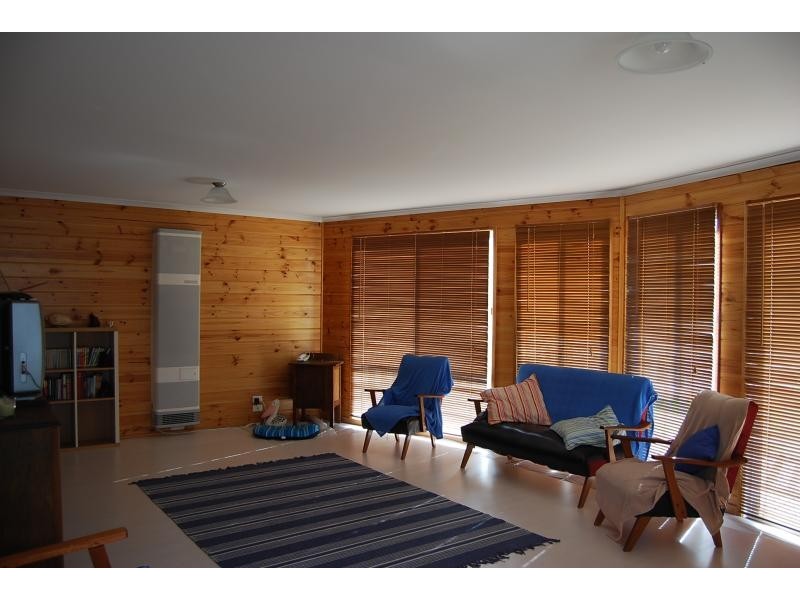 118 Marine Parade, Lakes Entrance VIC 3909