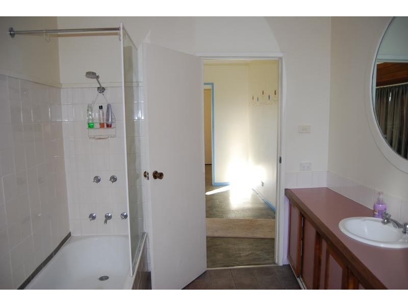 3 Jefferson Avenue, Lakes Entrance VIC 3909