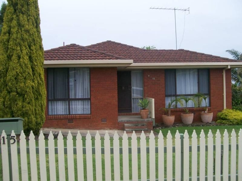 15 Bronsdon Street, Lakes Entrance VIC 3909