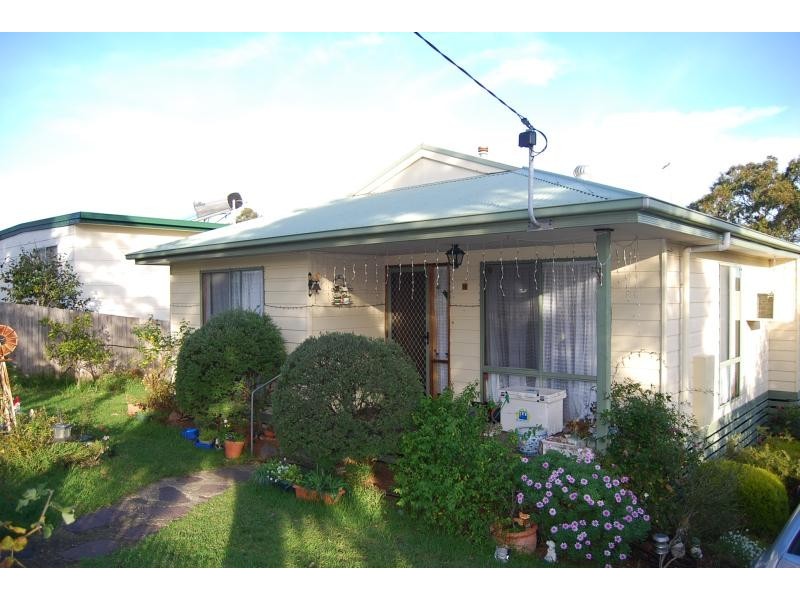 34 West Crescent, Lakes Entrance VIC 3909