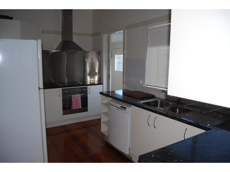 12 Lambert Street, Lakes Entrance VIC 3909