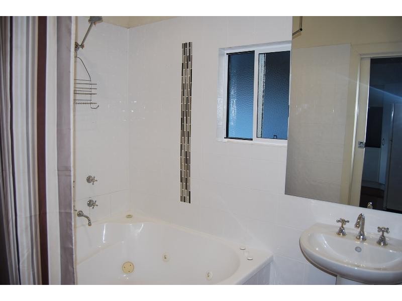 12 Lambert Street, Lakes Entrance VIC 3909