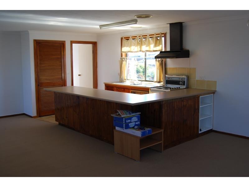 15 Point Road, Lakes Entrance VIC 3909