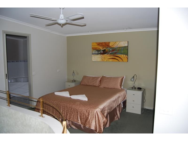 15 Clara Street, Lakes Entrance VIC 3909