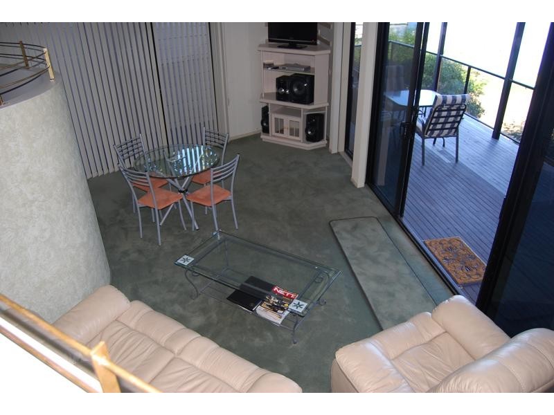 15 Clara Street, Lakes Entrance VIC 3909