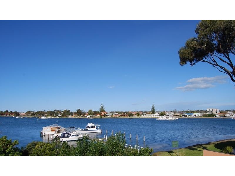 15 Clara Street, Lakes Entrance VIC 3909