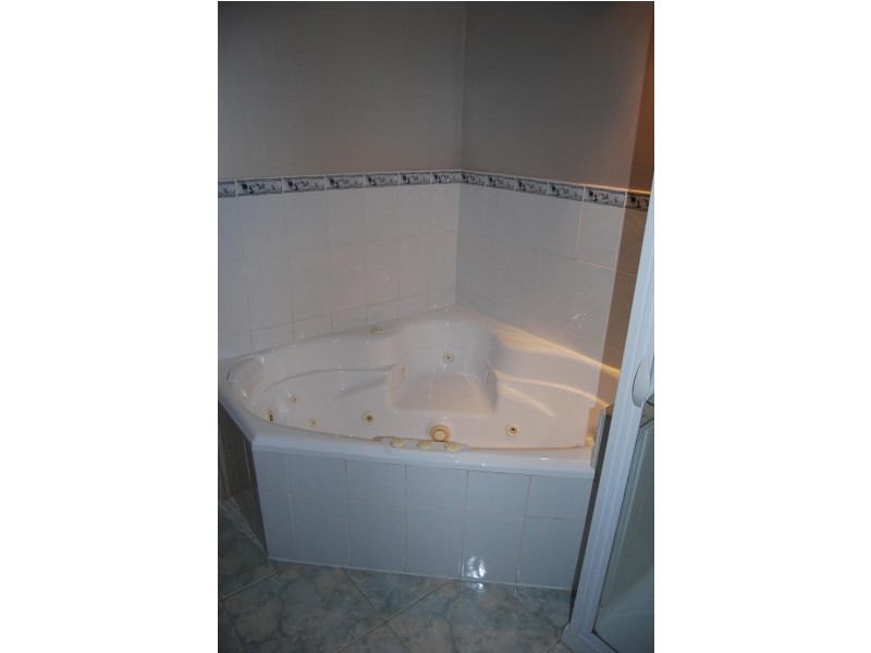 15 Clara Street, Lakes Entrance VIC 3909