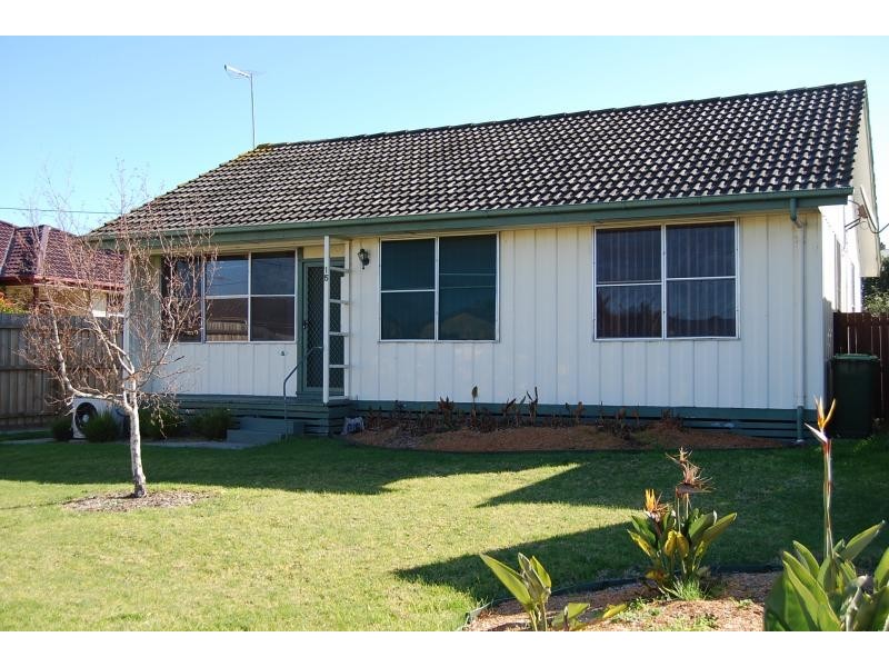 15 Phillips Street, Lakes Entrance VIC 3909
