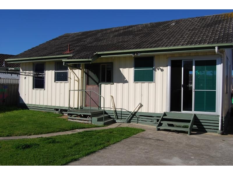 15 Phillips Street, Lakes Entrance VIC 3909
