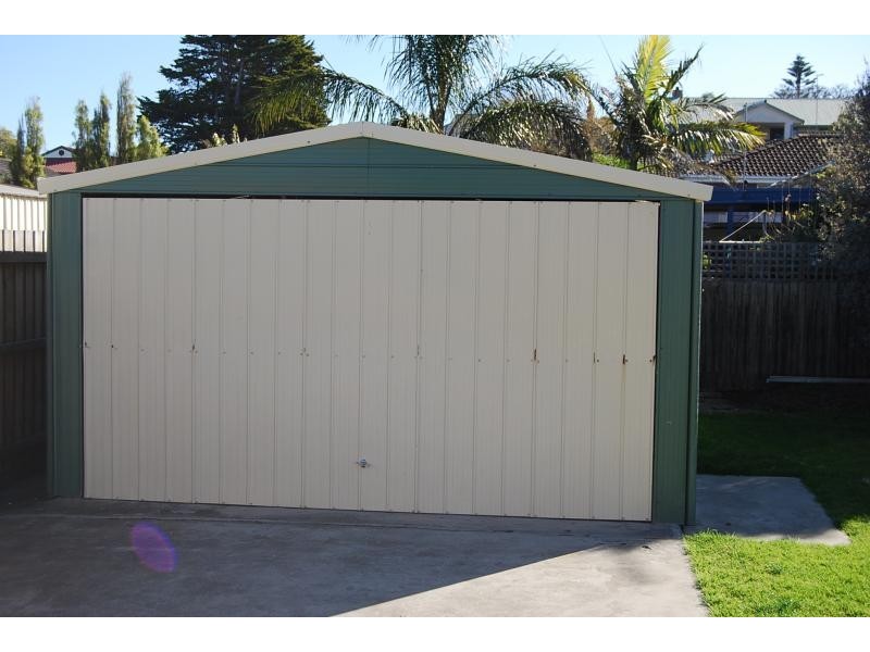 15 Phillips Street, Lakes Entrance VIC 3909