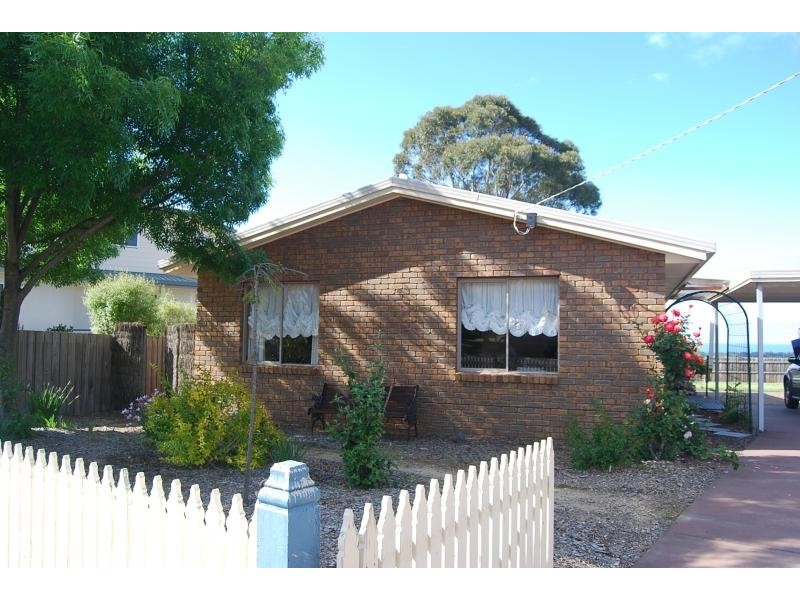 7 Doyle Court, Lakes Entrance VIC 3909