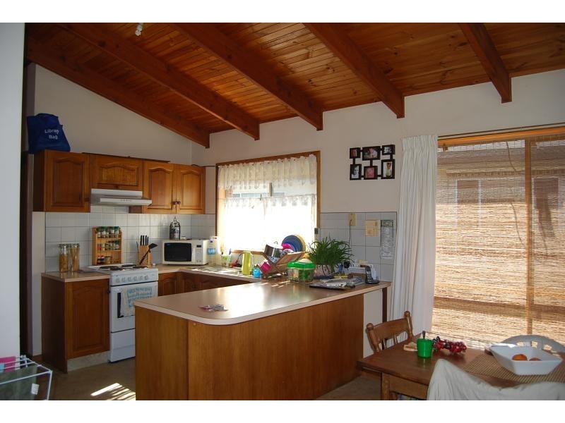 7 Doyle Court, Lakes Entrance VIC 3909