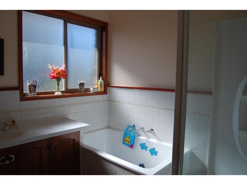 7 Doyle Court, Lakes Entrance VIC 3909