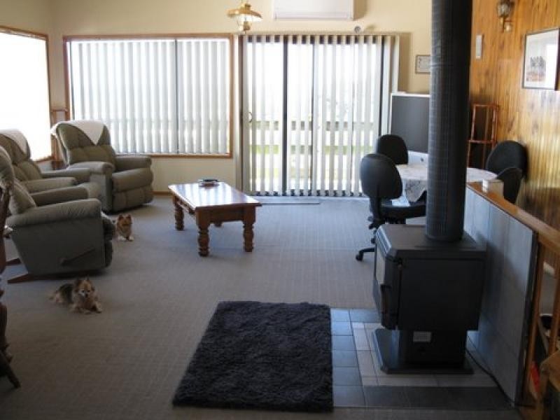 58 Hazel Road, Lakes Entrance VIC 3909