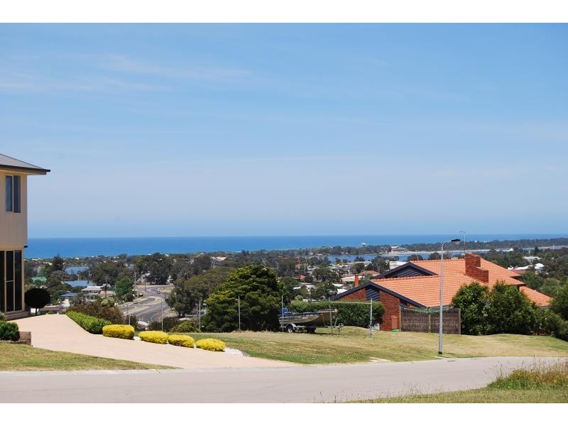 17 Sea-Lakes Close, Lakes Entrance VIC 3909