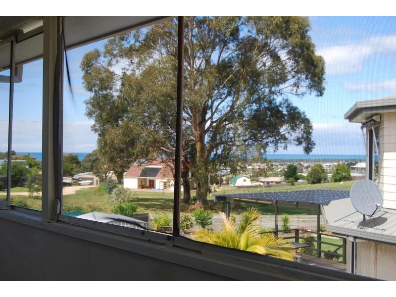 3 Doyle Court, Lakes Entrance VIC 3909