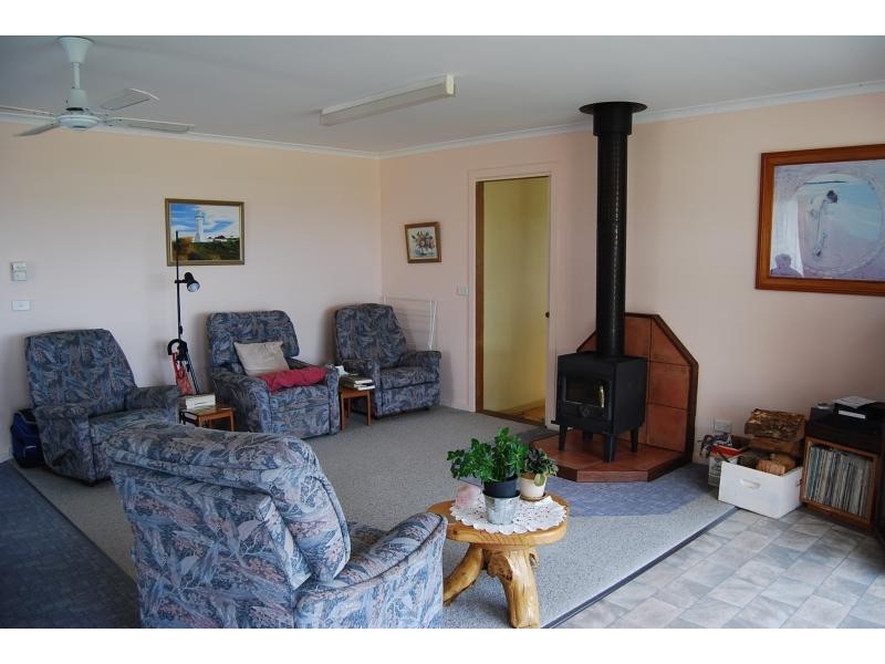 59 Lake Bunga Beach Road, Lakes Entrance VIC 3909