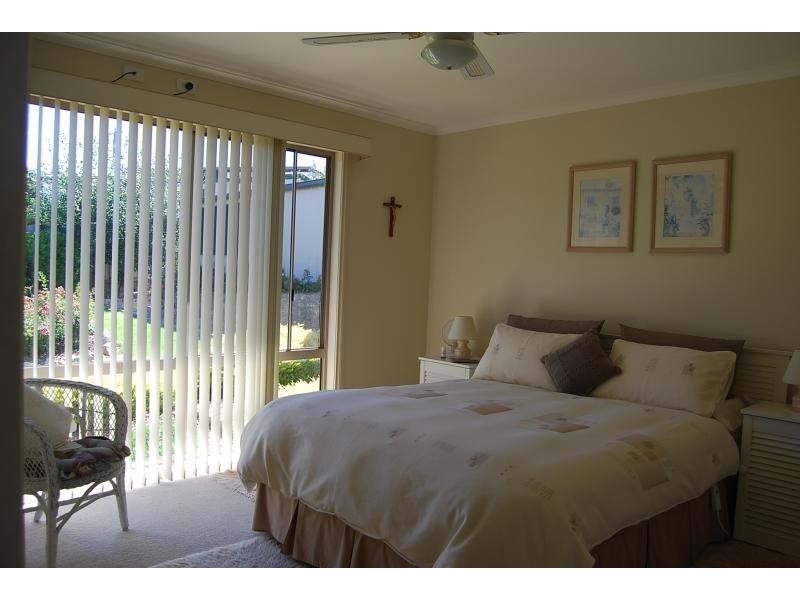 5 Clematis Court, Lakes Entrance VIC 3909