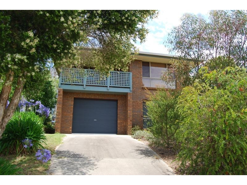 19 Campbell Grove, Lakes Entrance VIC 3909