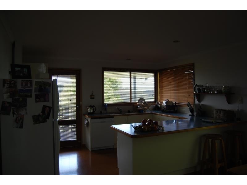 19 Campbell Grove, Lakes Entrance VIC 3909