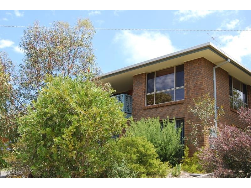 19 Campbell Grove, Lakes Entrance VIC 3909