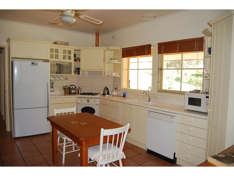 135 Nungurner Jetty Road, Lakes Entrance VIC 3909
