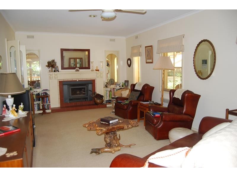 135 Nungurner Jetty Road, Lakes Entrance VIC 3909
