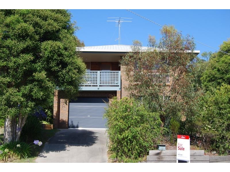 19 Campbell Grove, Lakes Entrance VIC 3909