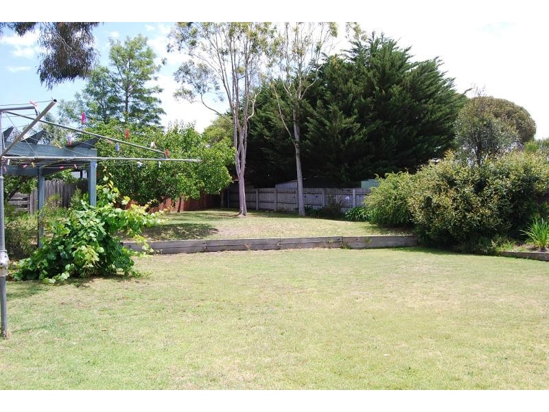 19 Campbell Grove, Lakes Entrance VIC 3909