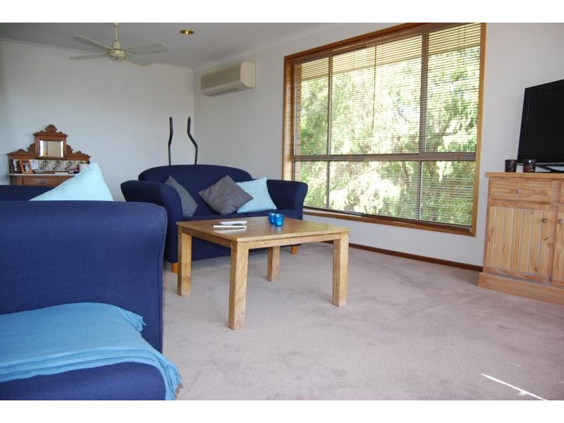 19 Campbell Grove, Lakes Entrance VIC 3909