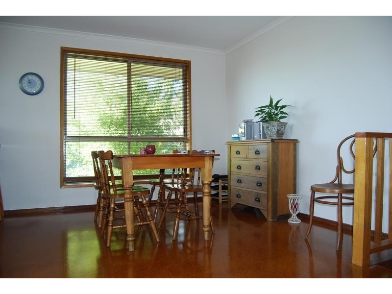 19 Campbell Grove, Lakes Entrance VIC 3909