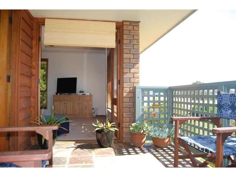 19 Campbell Grove, Lakes Entrance VIC 3909