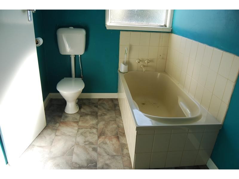 15 Phillips Street, Lakes Entrance VIC 3909