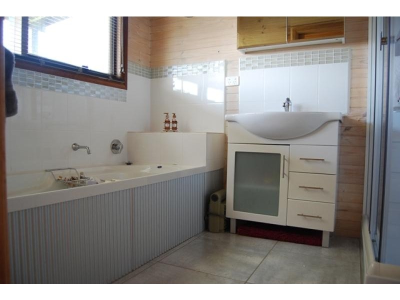 141 Hunters Lane, Lakes Entrance VIC 3909