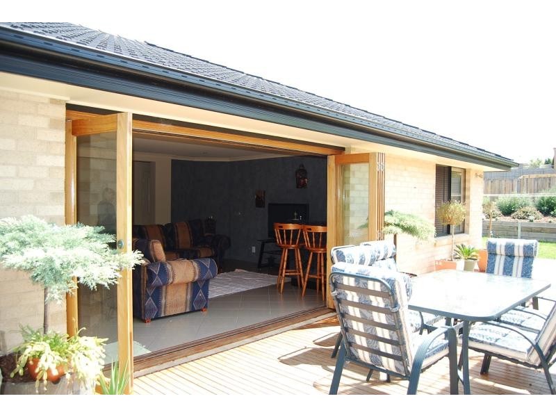 4 Westbury Way, Lakes Entrance VIC 3909