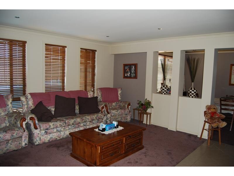 4 Westbury Way, Lakes Entrance VIC 3909