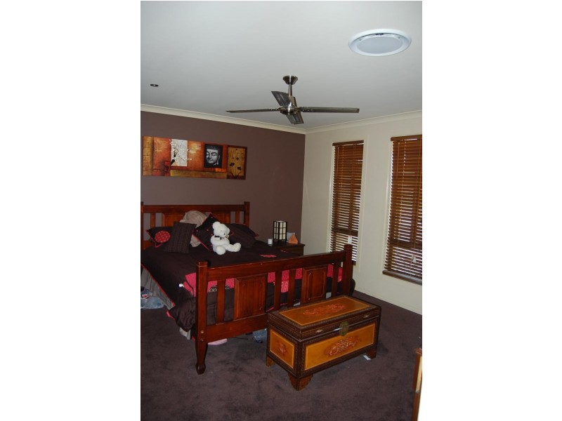 4 Westbury Way, Lakes Entrance VIC 3909